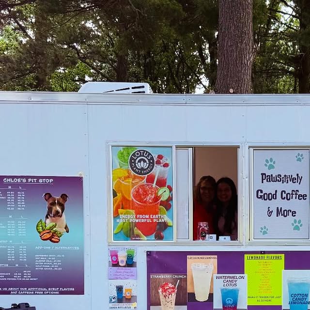 Chloe's Pit Stop coffee truck at a summer concert in Bellevue, Ohio